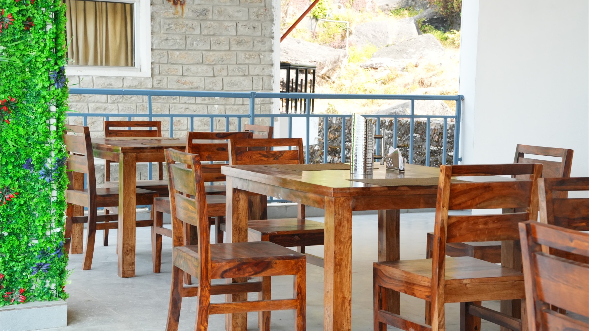 Mandola Stays ( Birthi )