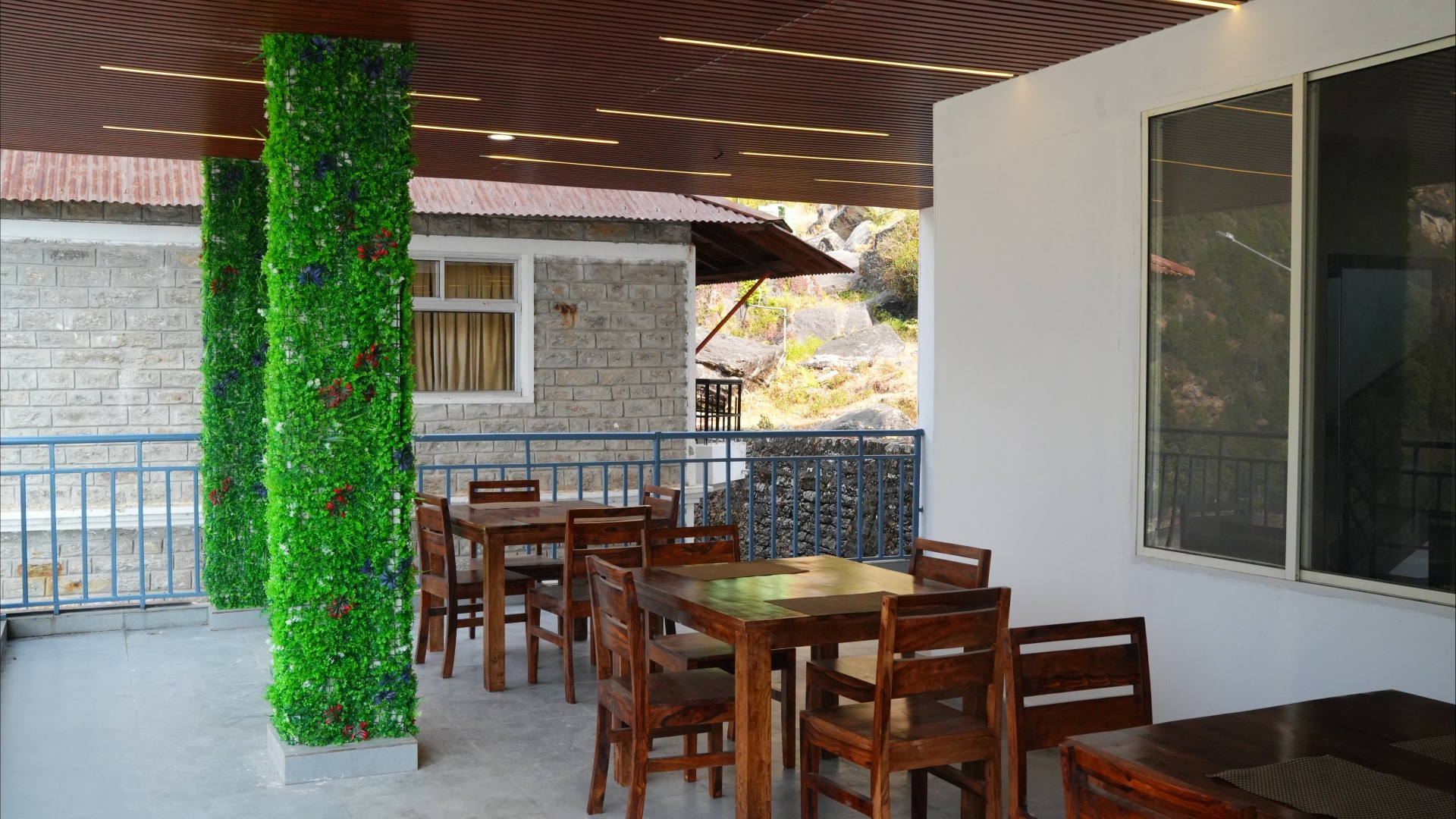 Mandola Stays ( Birthi )